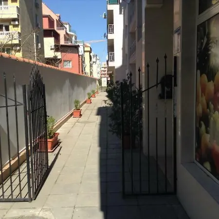 Apartament Sara 2 *